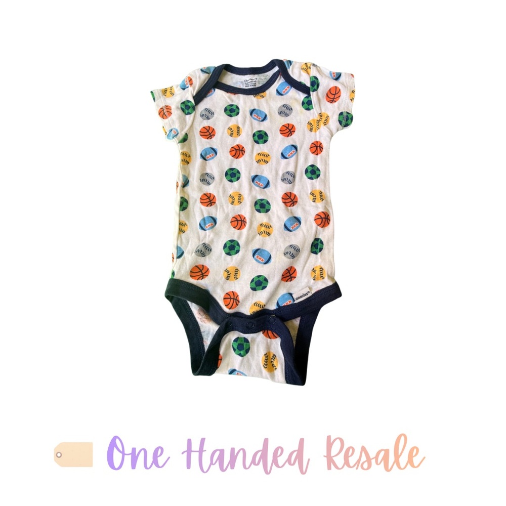 🏈 Gerber Sports Baseball Basketball Soccer Football Print Bodysuit Onesie 3-9